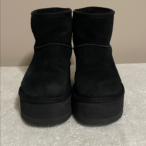 UGG Black Platform Mini Suede Boots Size 7 - Picture 2 of 9